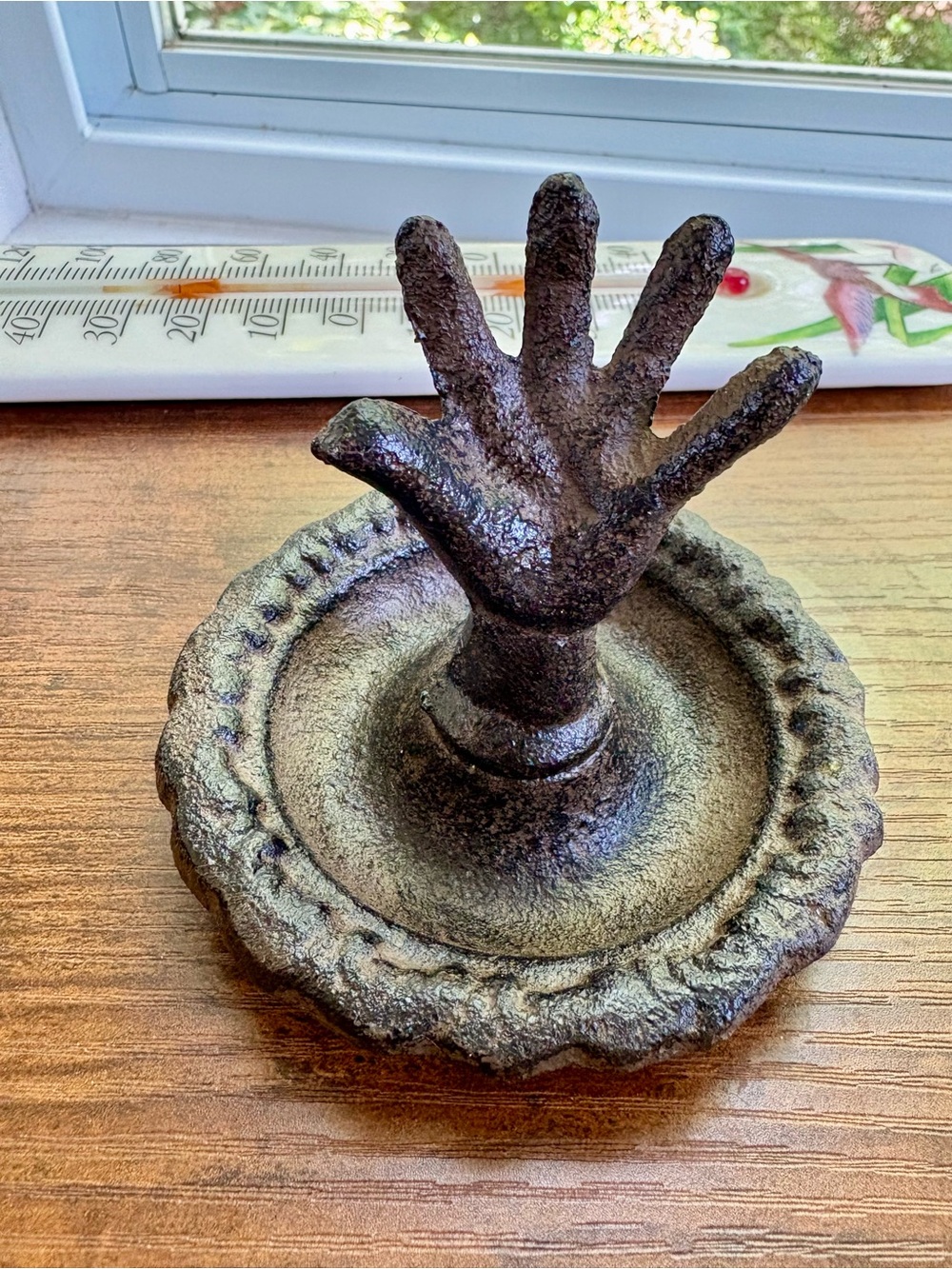 Decorative Cast Iron Ring Holder in Rustic Brown